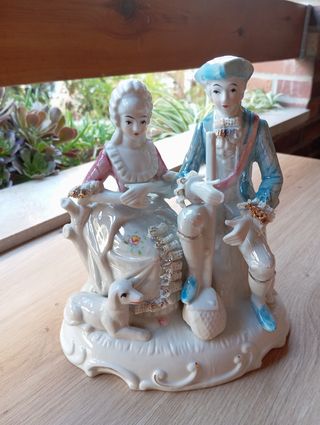 Precioso conjunto escultórico de porcelana antiguo