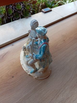 Precioso conjunto escultórico de porcelana antiguo