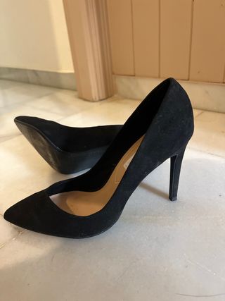 TACONES NEGRO PUNTA TALLA 39 UN USO
