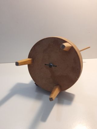 Piccolo torchio soprammobile in legno
