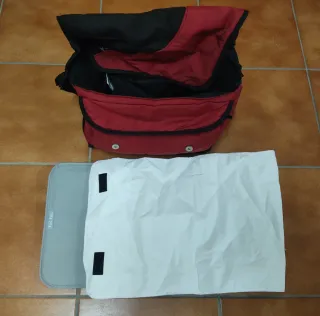 Bolso Maternal Tuc Tuc Rojo y Negro con cambiador