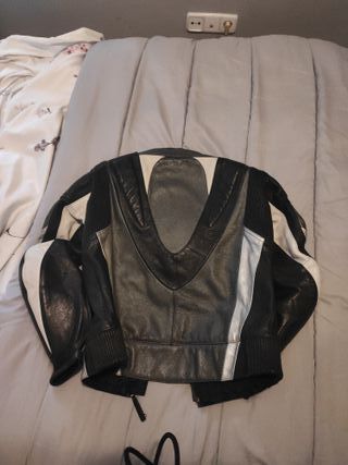 Chaqueta Moto Cuero Sintético Talla S como nueva 