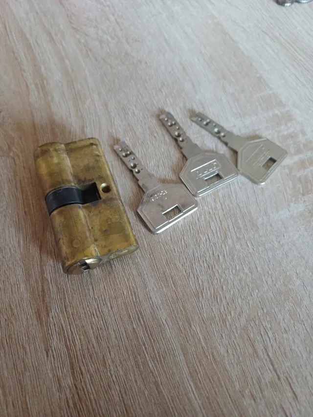 Bombín de seguridad con 3 llaves