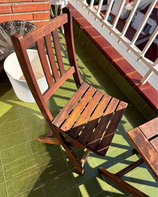 Conjunto Mesa y 2 Sillas Madera Plegables