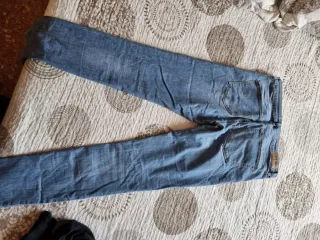 Pantalón vaquero pitillo azul