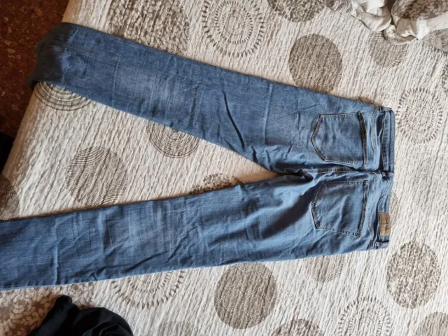 Pantalón vaquero pitillo azul