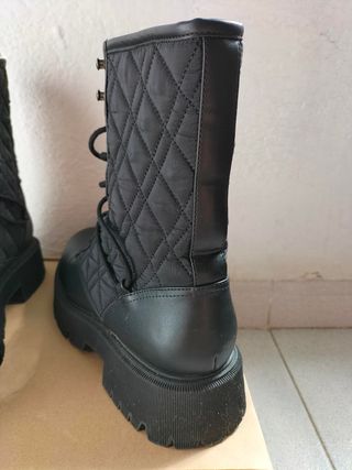 Botines negros acolchados