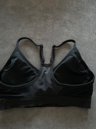 Top deportivo Nike negro TALLA XS Solo dos puestas