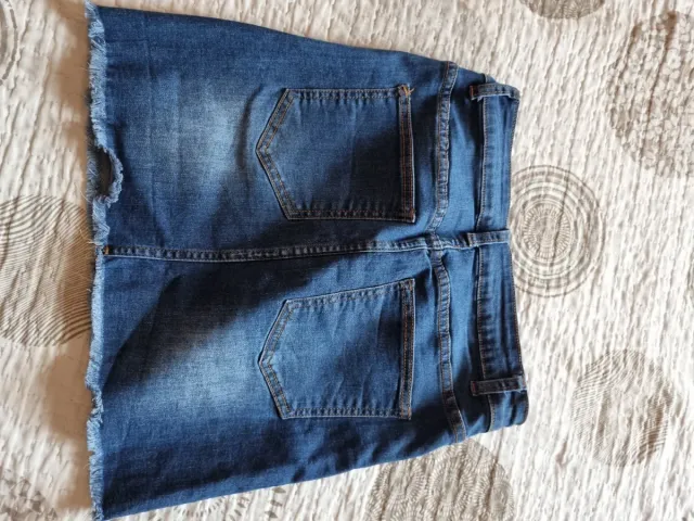 Falda vaquera desgastada