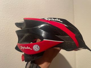 Casco Spiuk MTB con bolsa de transporte.