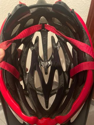 Casco Spiuk MTB con bolsa de transporte.