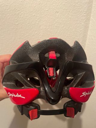 Casco Spiuk MTB con bolsa de transporte.