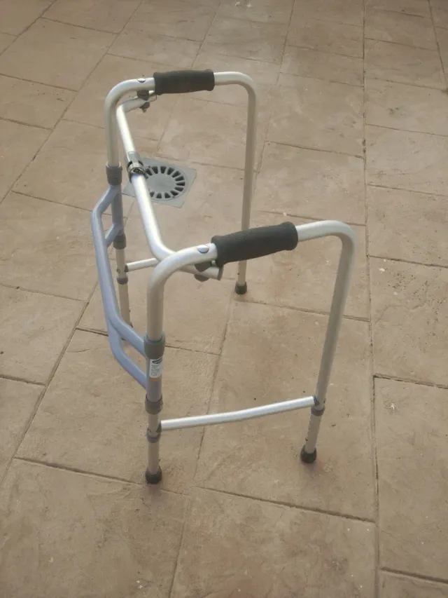 Andador nuevo sin ruedas