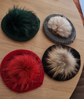 Lote 4 Boinas La Martinica con Pompones