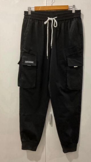 Pantalón cargo chico negro