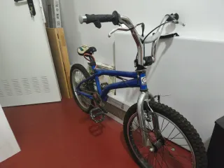 Bicicleta BMX azul