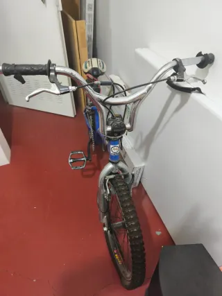 Bicicleta BMX azul
