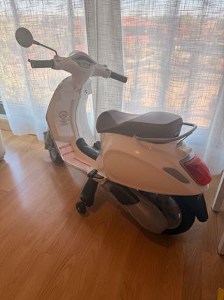 Mini Vespa 12V Blanca Casi Nueva