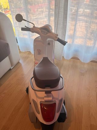 Mini Vespa 12V Blanca Casi Nueva