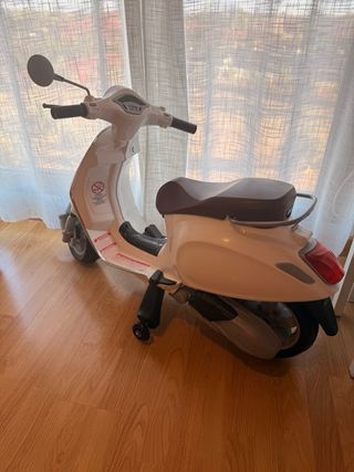 Mini Vespa 12V Blanca Casi Nueva
