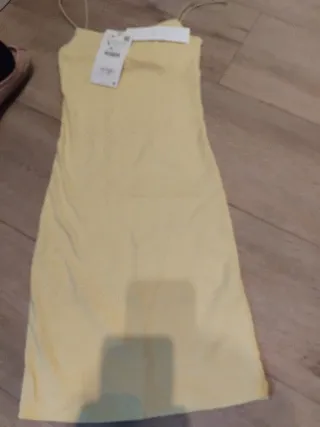 Vestido amarillo tirantes
Como nuevo tiene etiquet