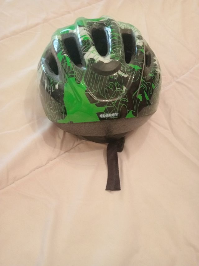 Casco de bici GIRO verde. 
Sin estrenar (50-57 cm)