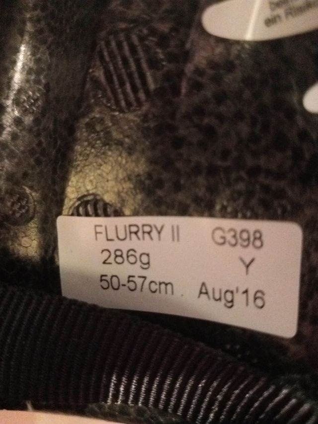 Casco de bici GIRO verde. 
Sin estrenar (50-57 cm)