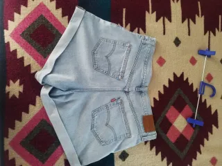 Pantalones cortos Levis de mujer.