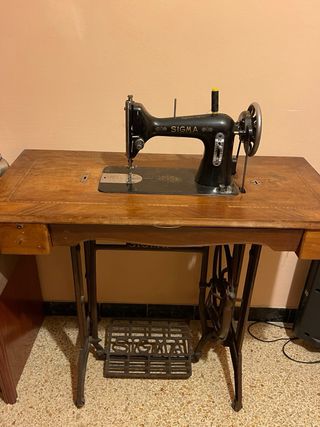 Máquina de Coser Antigua Sigma con Mueble y Tapa.