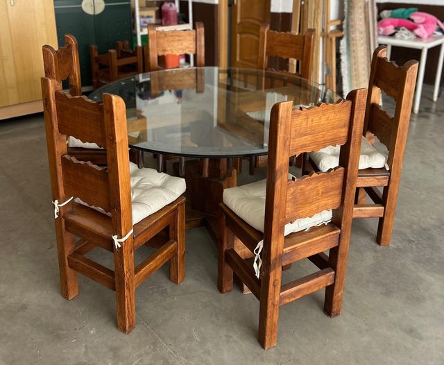 Mesa restaurada + 6 sillas rústicas