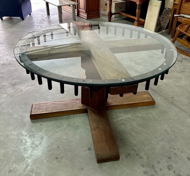 Mesa restaurada + 6 sillas rústicas