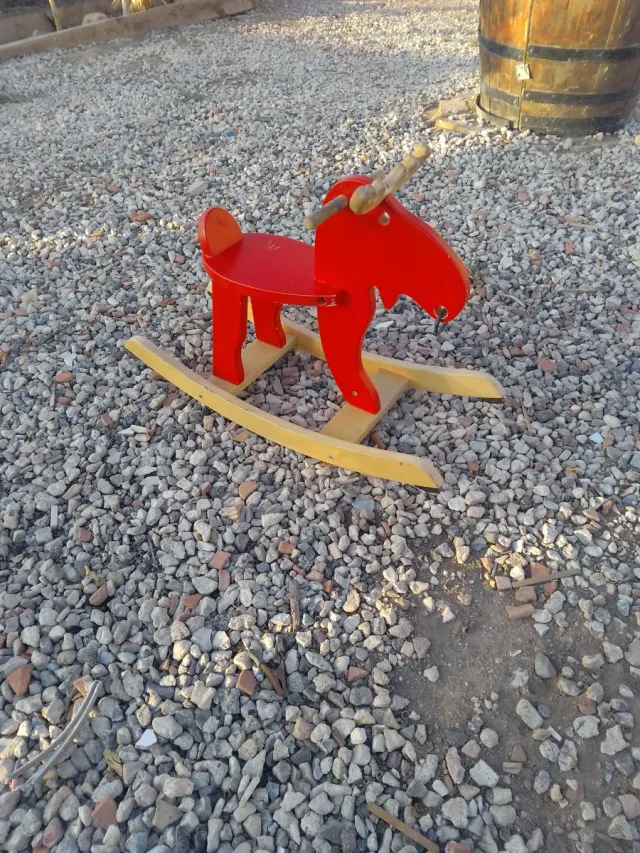 Reno balancín de madera para niños