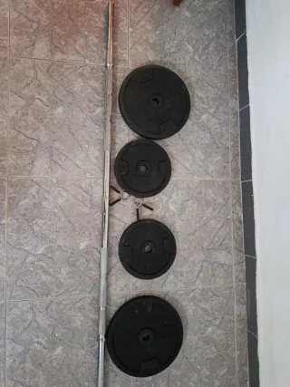 Barra y discos de pesas