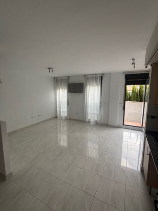 Piso en alquiler en Benetusser con terraza