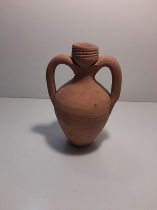 Piccola anfora in terracotta