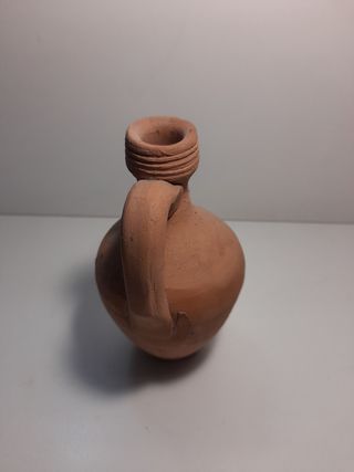 Piccola anfora in terracotta