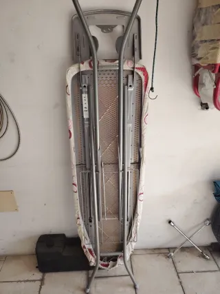 Asse da stiro pieghevole in metallo