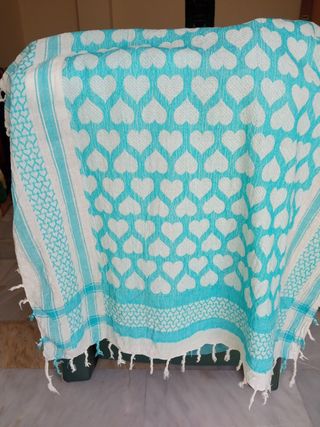 Pañuelo reversible blanco y azul celeste