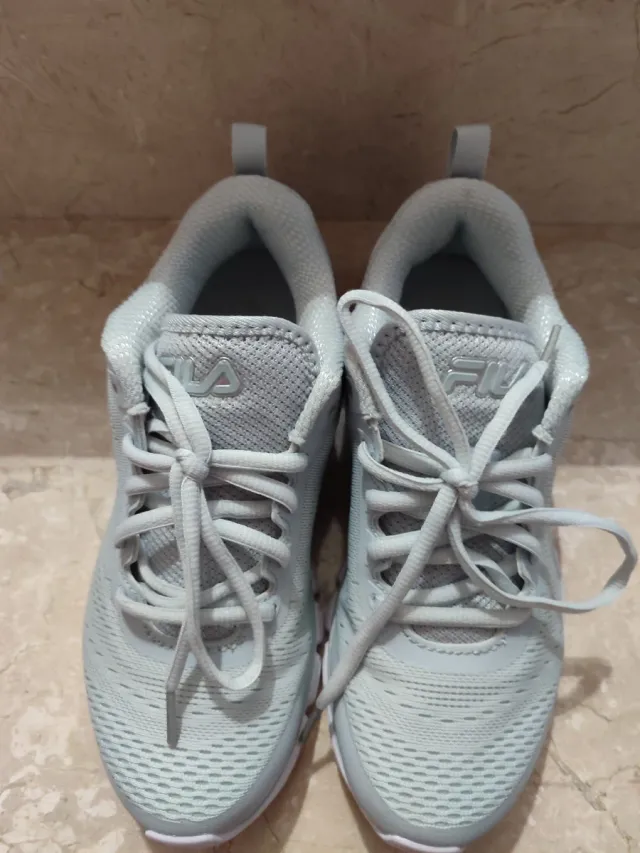 Zapatillas deportivas mujer grises y blancas