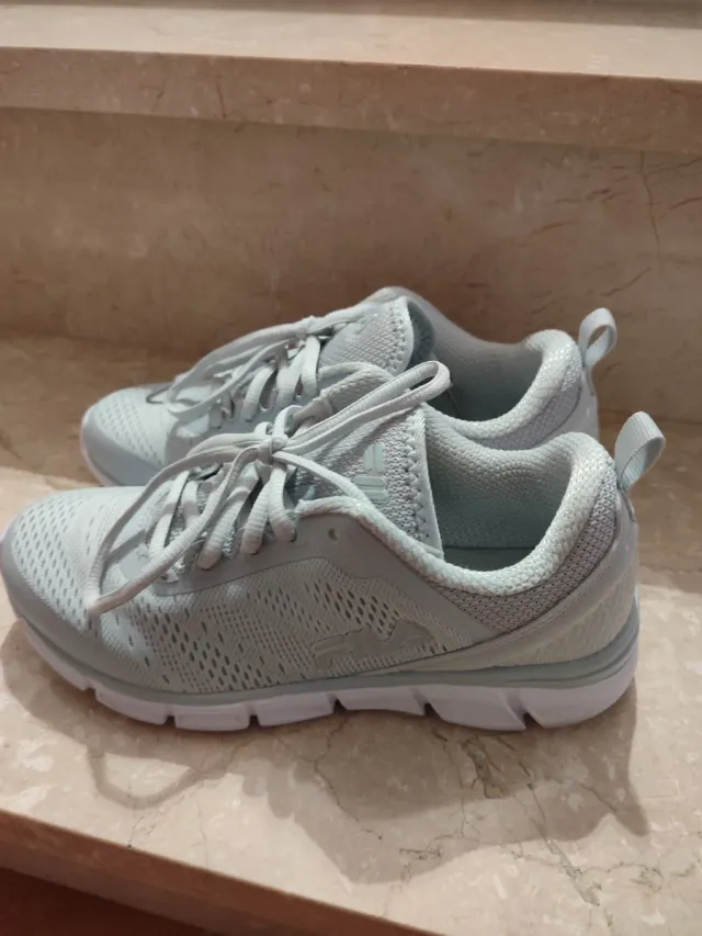 Zapatillas deportivas mujer grises y blancas