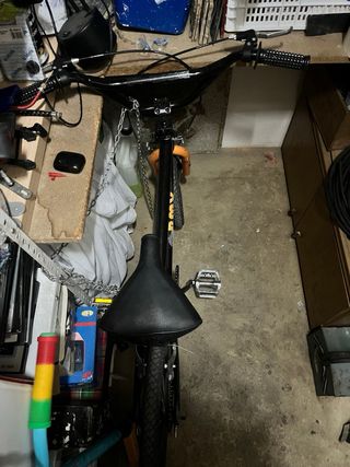 Bicicleta BMX Negra y Naranja