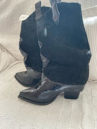 Botas altas negras efecto piel serpiente
