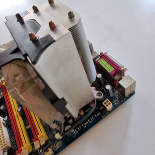 Placa base + procesador +
ventilador