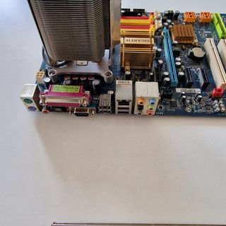 Placa base + procesador +
ventilador