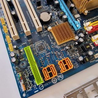 Placa base + procesador +
ventilador