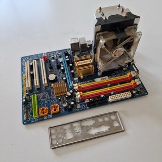 Placa base + procesador +
ventilador