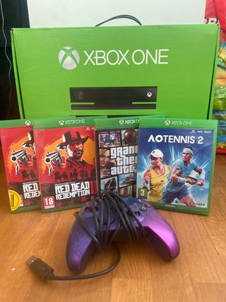 Xbox One con mando y juegos