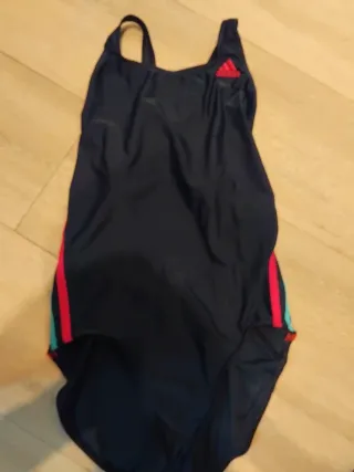 Bañador Adidas Negro Tiras Rojas y Verde