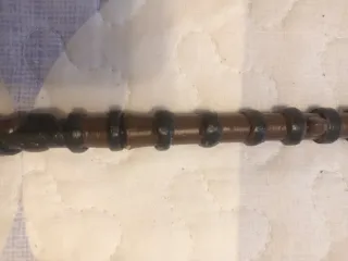 Bastón de fibra y bambú tallado