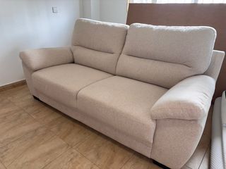 Sofá beige 2-3 plazas nuevo sin estrenar